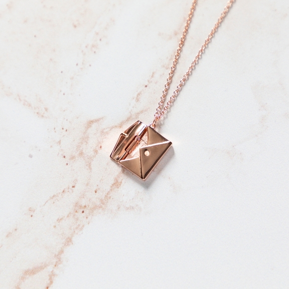 Rose Gold Envelope Necklace (S925) - There is only 1 left! - Picture 5 of 6